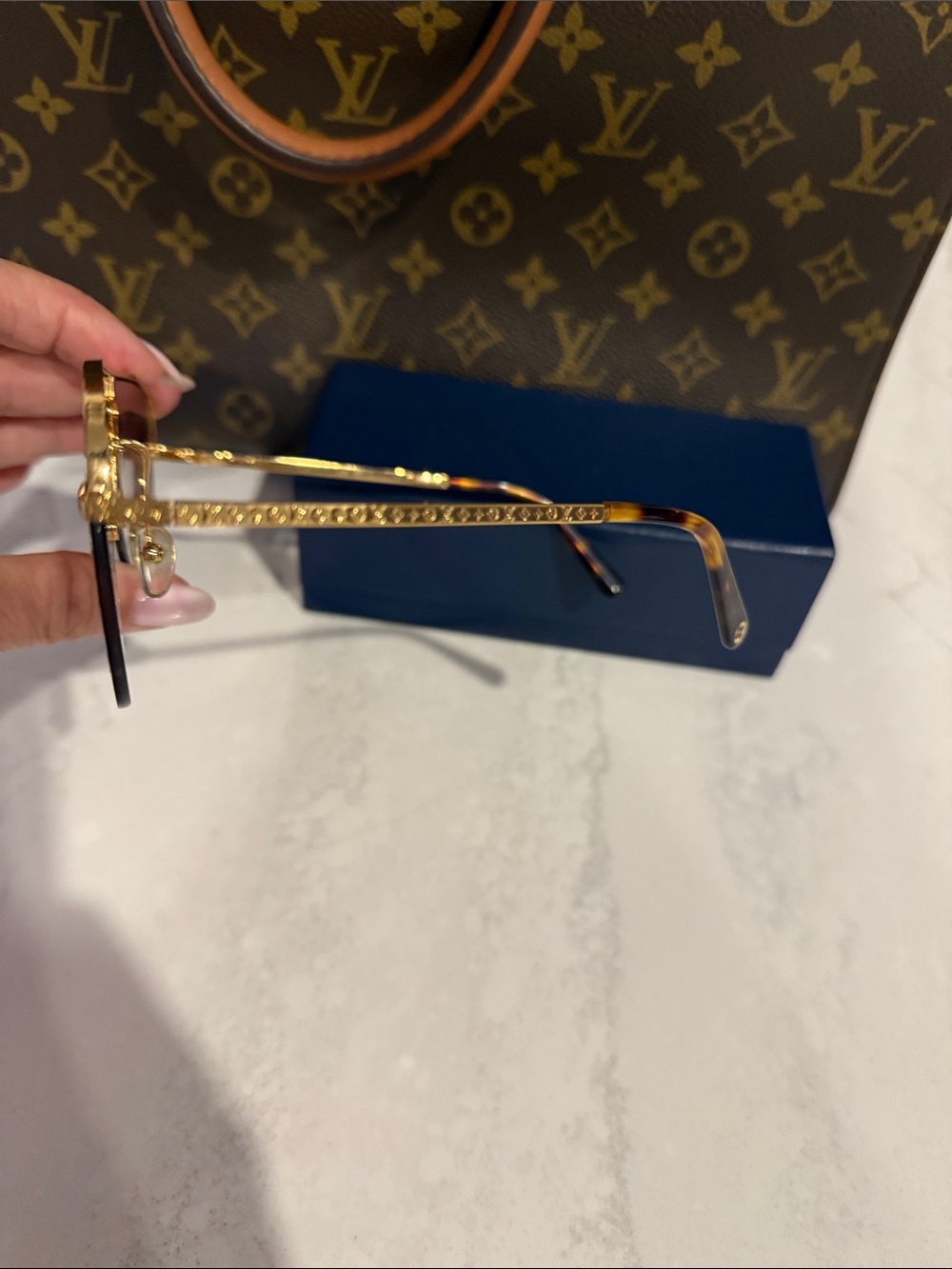 Louis Vuitton Gold Frame Sunglasses with Brown Gradient monogram logo Lenses - Picture 5 of 7